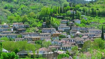 timelapse van historische witte huizen, sirince village, turkije, zoom in