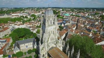 france, charente-maritime, saintes, vue aérienne de la st. cathédrale de pierre
