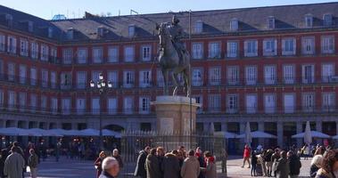 Espagne journée ensoleillée touristique bondé plaza mayor 4k madrid video