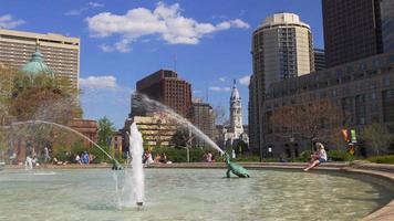 Estados Unidos día de verano ciudad de Filadelfia logan plaza fuente catedral panorama 4k