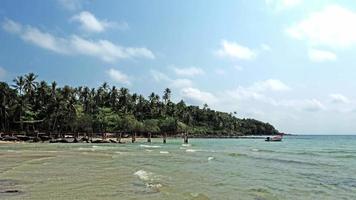 timelapse de bela praia tropical na ilha de koh kood