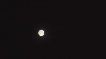 pleine lune la nuit sans nuage video