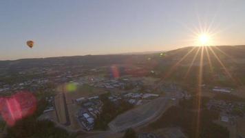 hete luchtballon en zonsopgang video