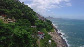 Blick in der Nähe der Morro Do Vidigal Road mit einem schönen Blick auf die Felsen im Touristenort, uhd 4k Auflösung