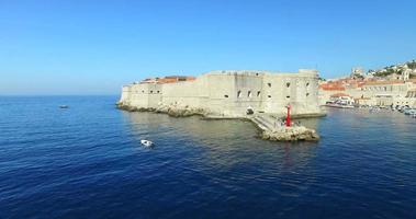 fort st. Ivan y el puerto de la ciudad vieja de Dubrovnik. video