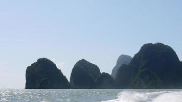 Thailand berömda öar snabbbåt turistutflykt panorama 4k video