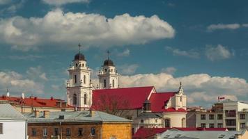 Belarus sonniger Tag Minsk Stadt Chirch Dach Panorama 4k Zeitraffer