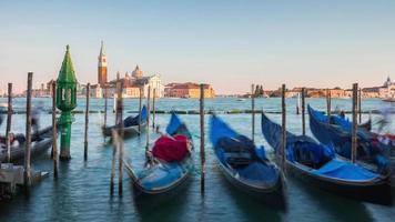 Italien Sonnenuntergang berühmte Venedig Stadt Gandola Bay Parkplatz San Giorgio Maggiore Kirche Panorama 4k Zeitraffer video