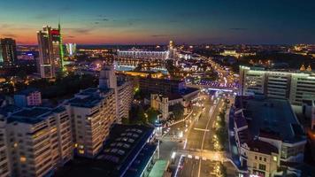 Weißrussland Sonnenuntergang Minsk Stadtzentrum Nemiga Verkehr Straße Luft Panorama 4k Zeitraffer video