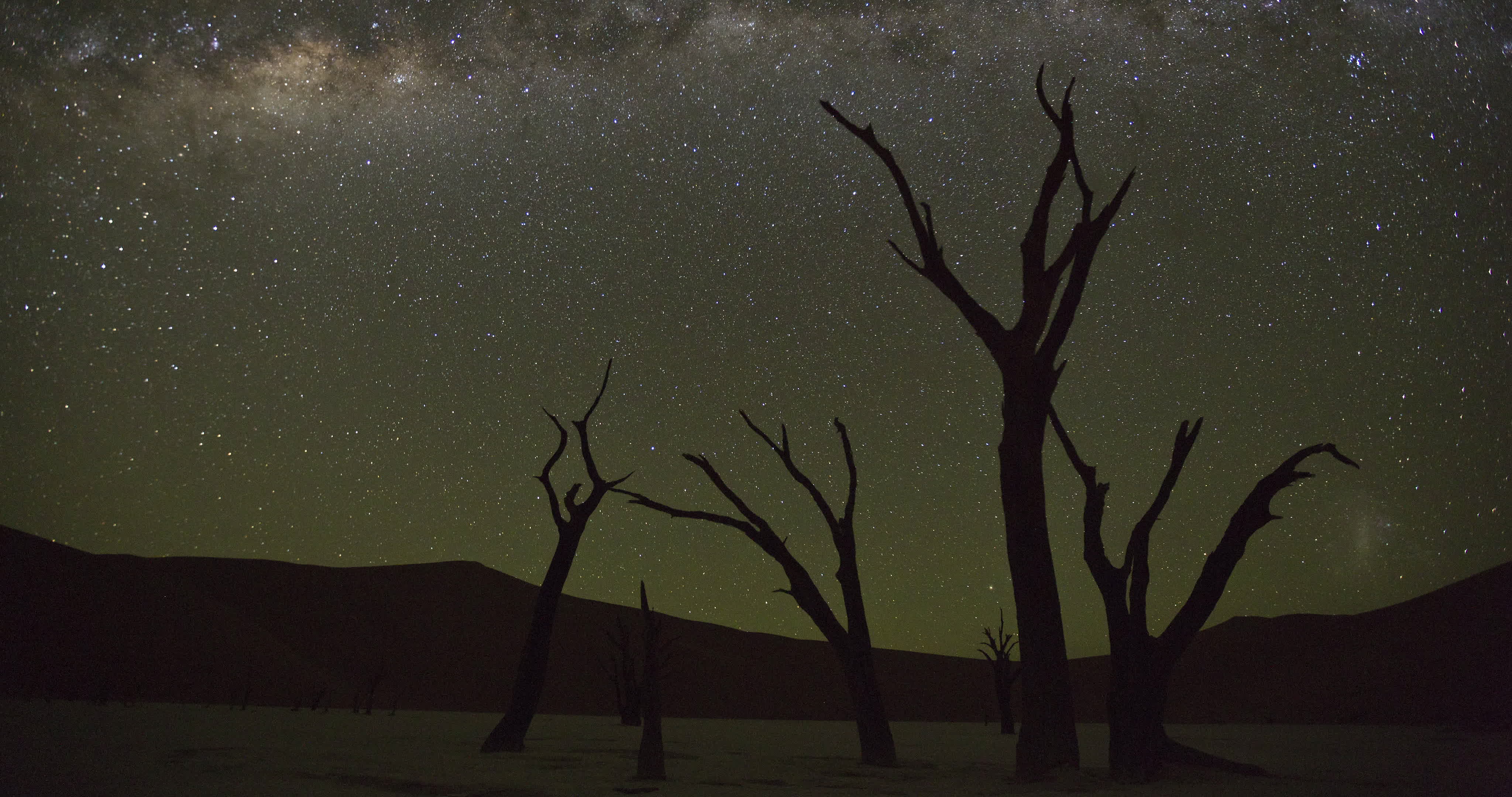 4K time lapse of the moon setting and the stars moving across the sky