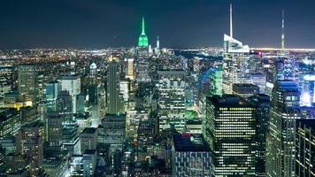 Broadway lichten 4 k time-lapse van nacht new york city