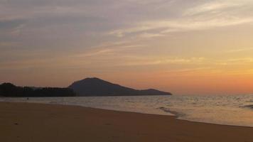 Tailândia verão pôr do sol do aeroporto da ilha de phuket famoso panorama da praia 4k video