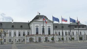 casa del presidente de eslovaquia video