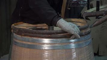 fabricación de barriles de vino video