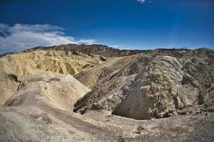 Fotografía de paisaje de montañas durante el día. foto