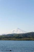 Volcán Villarica desde el lago Villarica foto