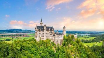 mundialmente famoso castillo de neuschwanstein, alemania