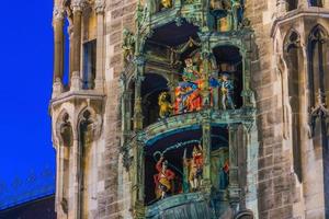 reloj de la torre del ayuntamiento de marienplatz foto