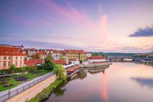 horizonte de la ciudad de praga foto