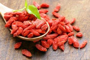 bayas rojas secas de goji para una dieta saludable foto