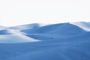 desierto ártico. paisaje de invierno con ventisqueros.