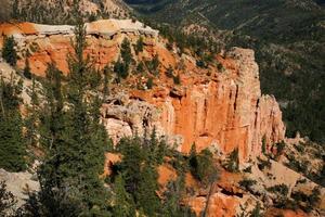 Raras formaciones rocosas del parque nacional Bryce Canyon foto