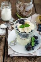 Vanilla pudding with berries