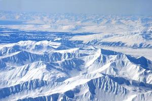 montaña nevada de alaska foto