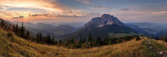 pico de la montaña eslovaquia rozsutec