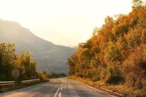 carretera de montaña en montenegro
