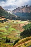 Vista de un valle de montaña en Escocia