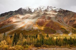 color de otoño pico nevado rango de alaska otoño temporada de otoño