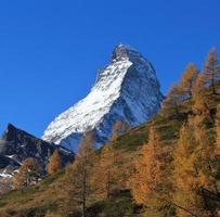 escena de otoño en zermatt