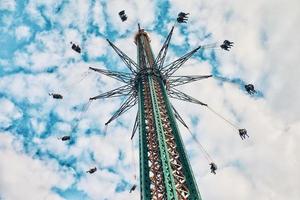 paseo en el parque de atracciones foto