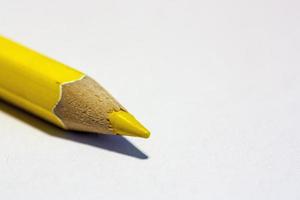 lápiz de color amarillo foto