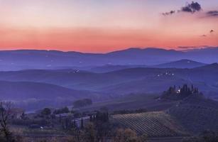 L'alba in Val d'Orcia (Toscana, Italia) photo