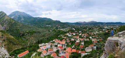 Vista panorámica desde la muralla de la fortaleza en bar, Montenegro
