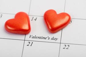 página de calendario con los corazones rojos el 14 de febrero foto