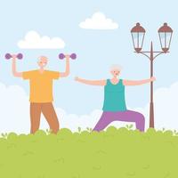 personas mayores activas haciendo actividades físicas en el parque vector