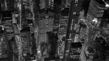 Toma aérea de helicóptero del paisaje emblemático del horizonte de la ciudad de Nueva York. edificios inmobiliarios de gran altura