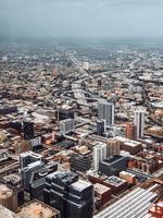 Fotografía aérea del paisaje urbano durante el día. foto