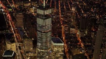 helikopter luchtfoto van new york city skyline landmark landschap. hoge gebouwen in onroerend goed video