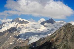 Cumbre de montaña großvenediger y glaciar, Alpes Hohe Tauern, Austria foto
