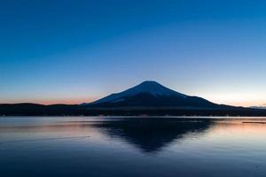 hermoso mt. fuji de un lago yamanakako foto