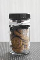 ginger snaps in jar with bows