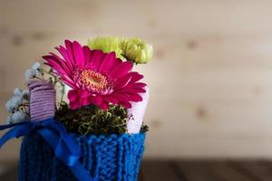 Small bouquet in knitted vase