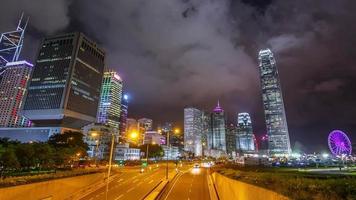 timelapse de tráfico nocturno en hong kong