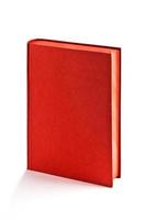 Solo libro rojo de tapa dura aislado en blanco, trazado de recorte foto