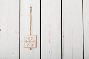 Schneeflocke zur Dekoration auf Holz photo