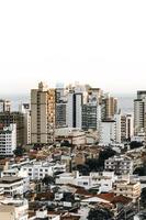 vista de pájaro de la ciudad durante el día. foto